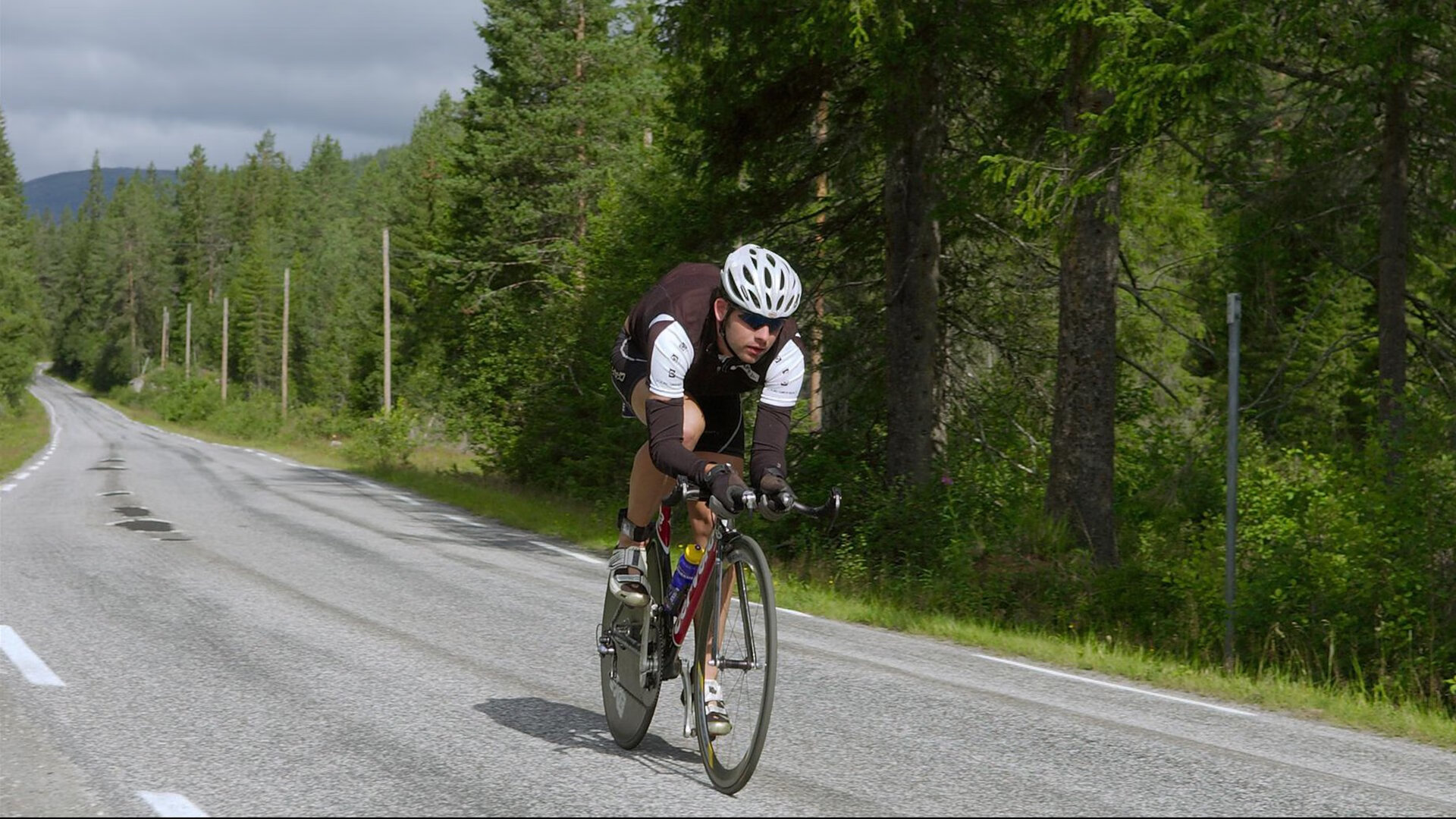 “龙舟赛畅快激情，天府新区迎来速度与力量的较量”